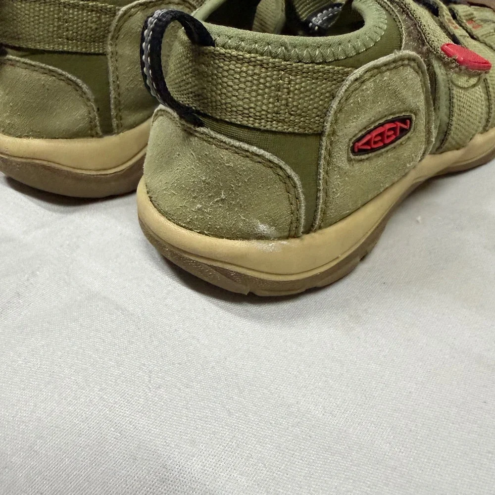KEEN Kids Newport H2 Olive Green Tan Red Bungee Strap Sandals Water Shoes 4